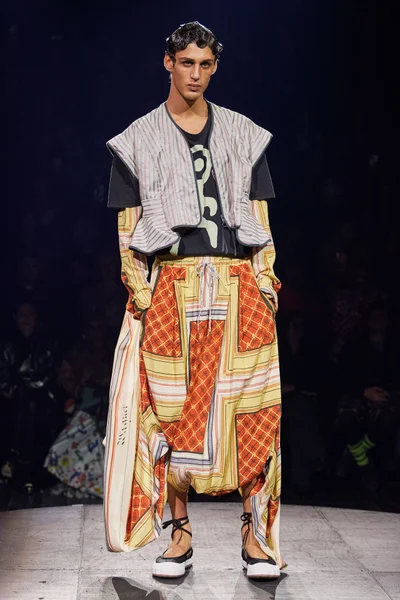 Look 15